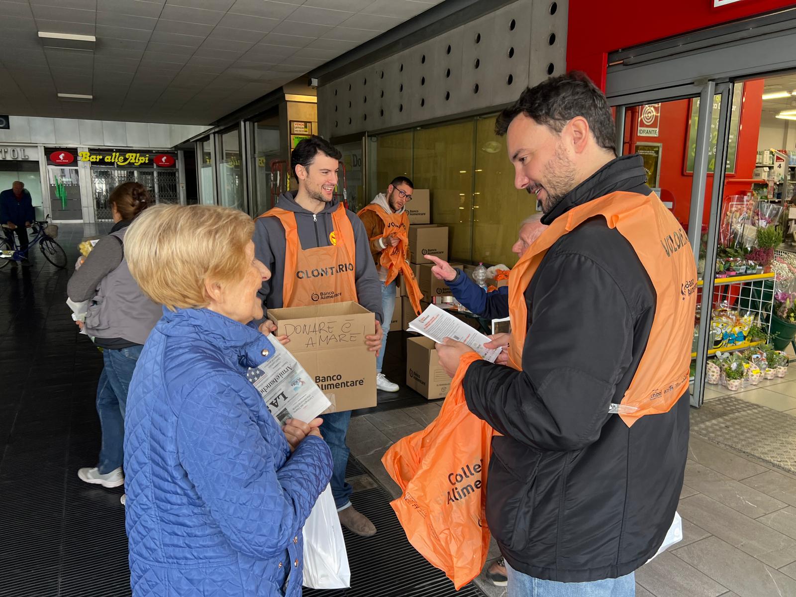 I membri di Round Table 24 Udine partecipano alla colletta del Banco Alimentare